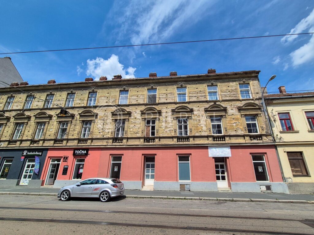 Business premises with shop windows and an area of 155 m² for lease near Mendel square