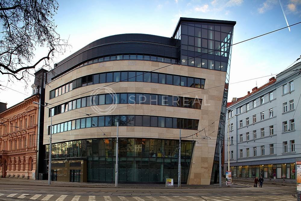 Pronájem dobře viditelných obchodních prostor o ploše 91 m2 v centru Brna