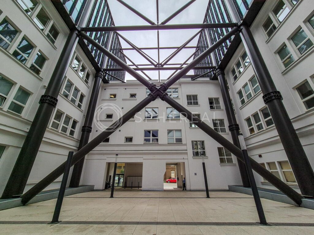 Pronájem kancelářského prostoru o ploše cca 1000 m² v moderní kancelářské budově v Králově Poli