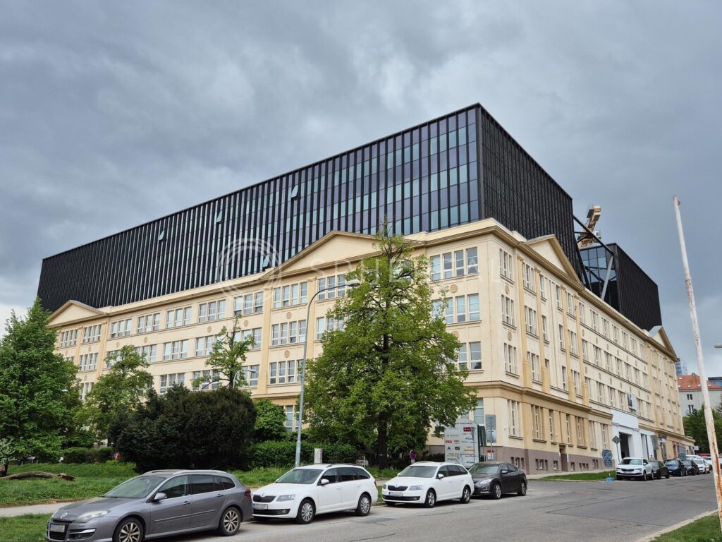 Pronájem souboru kanceláří o ploše 431 m² v administrativní budově v Králově Poli