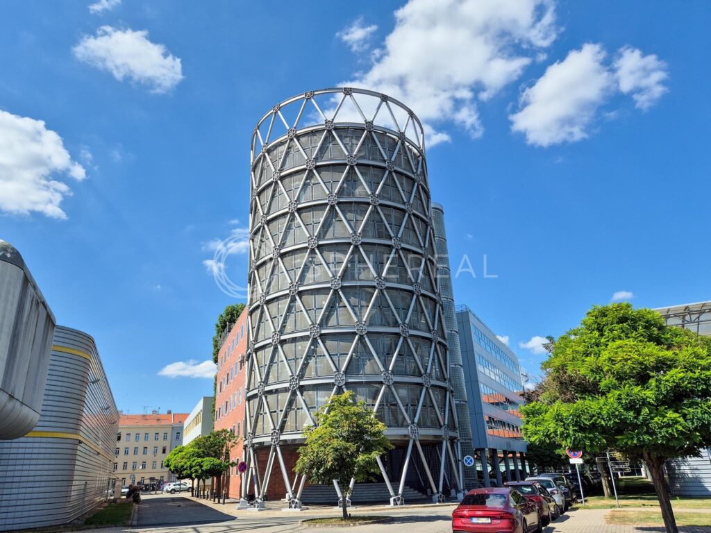 Pronájem kanceláří s výhledem a plochou cca 240 m² v širším centru Brna